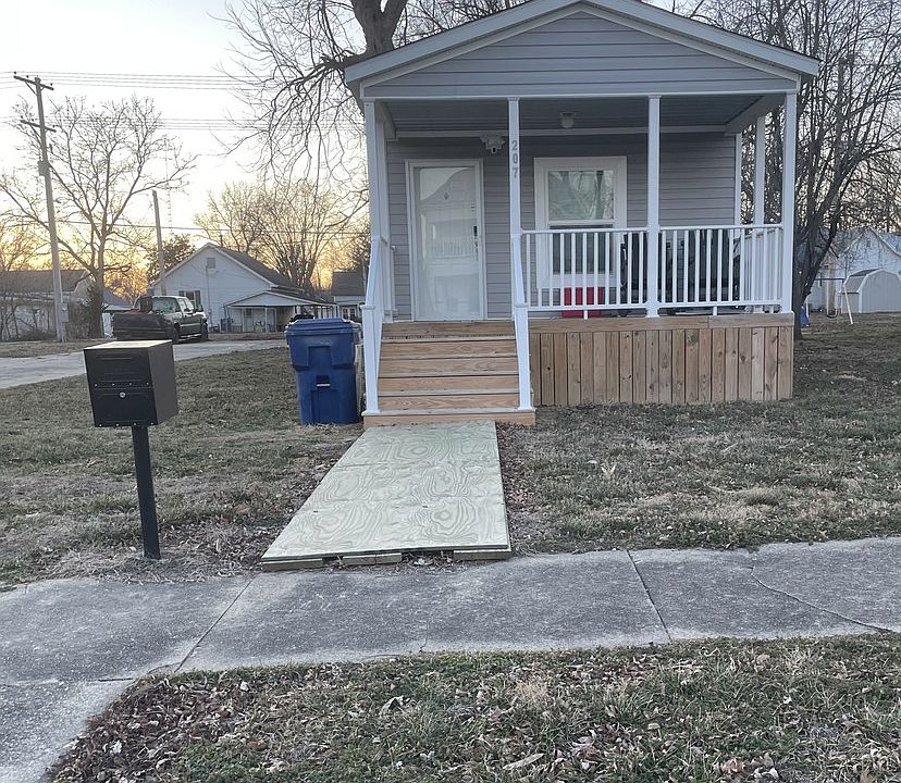 1st image of 205 & 207 N 5th St