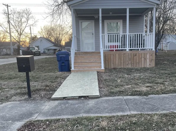 205 & 207 N 5th St, Carmi, IL 62821