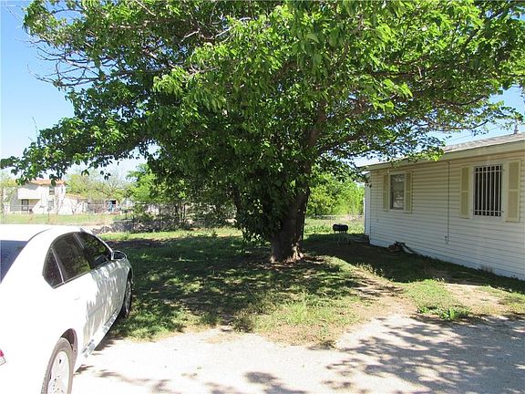 2nd image of 626 S 14th St