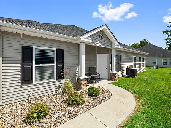 3rd image of 1592 Yellow Wood Dr