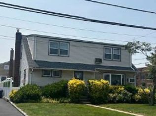 4 Sheridan St, Valley Stream, NY 11580