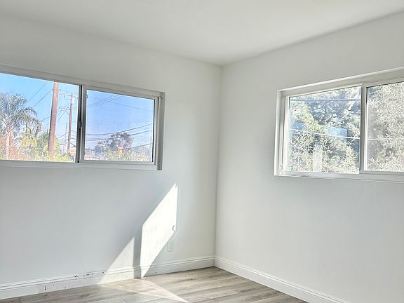 5th image of 12111 S Figueroa St APT 1