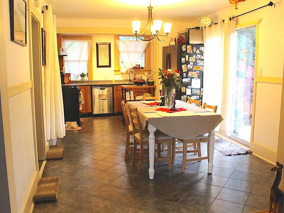 Kitchen and Dining Area, Tile, Gas Stove Gen-Air large fridge