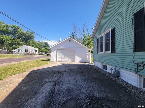 4th image of 601 Pekin Ave
