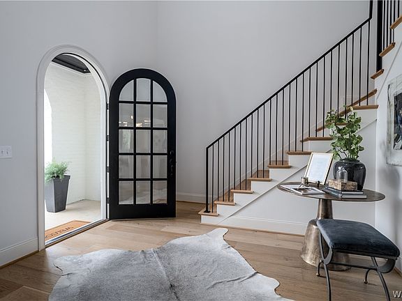 4th image of 6165 Shrewsbury Ln