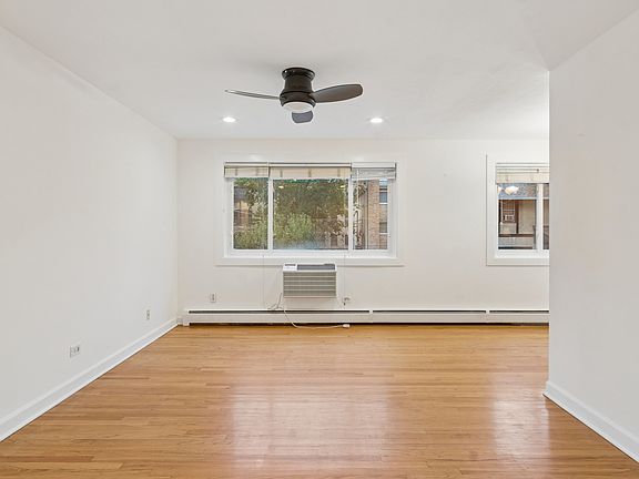 5th image of 820 Seward St APT 2F