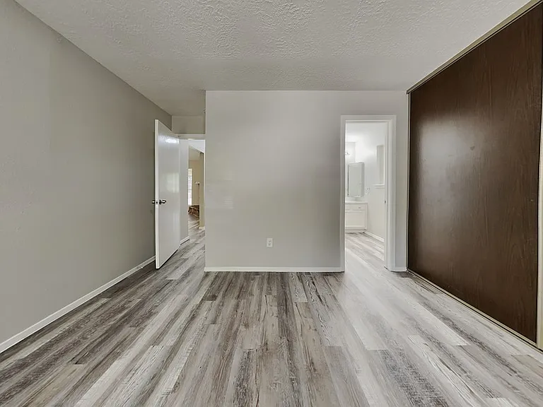 2509 Merrimac Dr — Photo 6