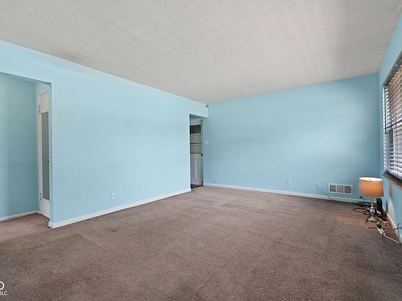 2nd image of 2706 Crystal Dr