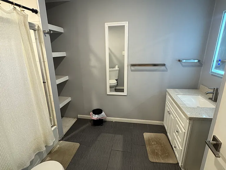 811 Pleasantview Ter #2 — Photo 2