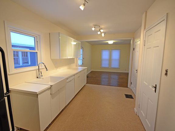 4th image of 4844 Caroline Ave