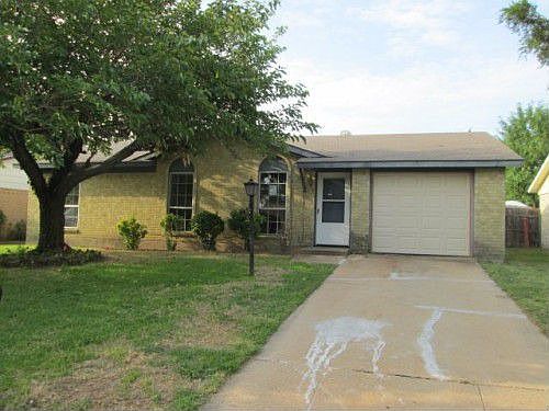 3rd image of 1713 Waggoner Dr