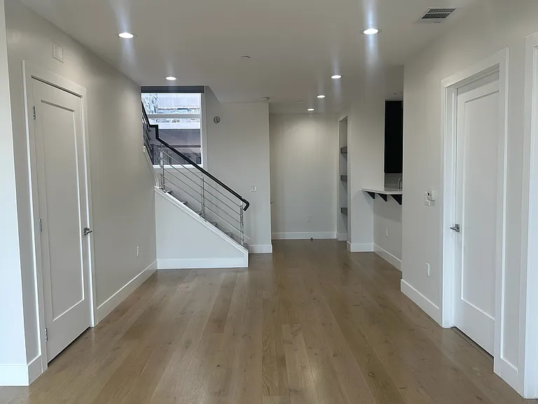 960 N San Antonio Rd #212 — Photo 2