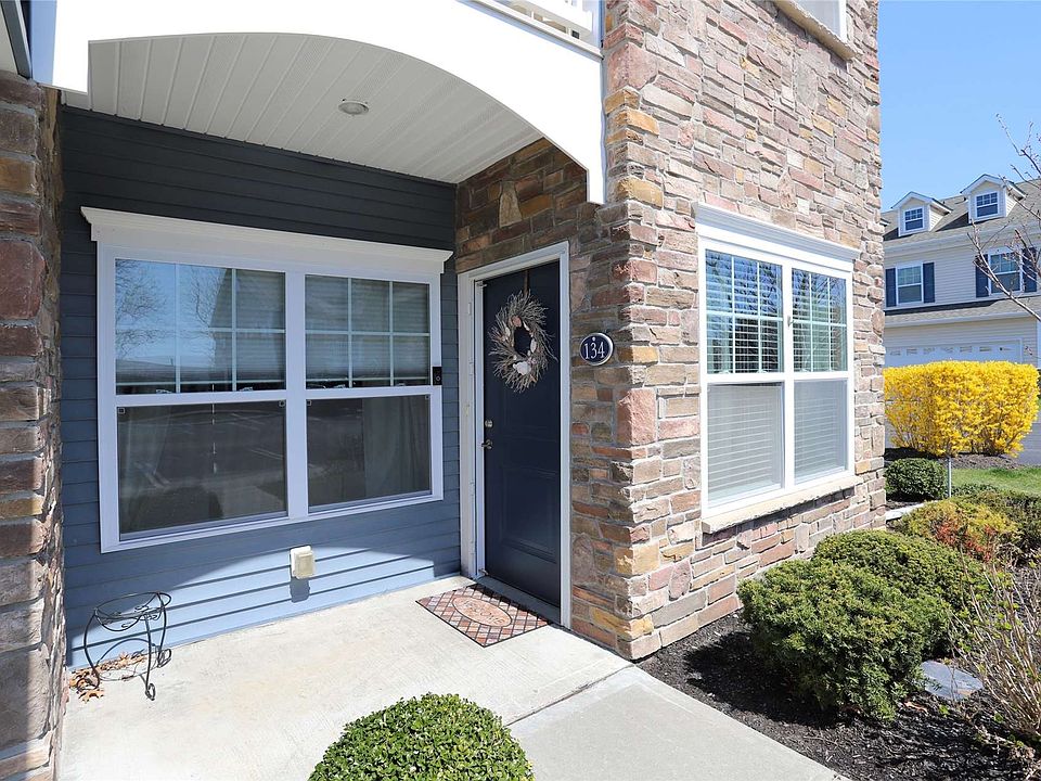 1st image of 134 Rosebud Ct #134