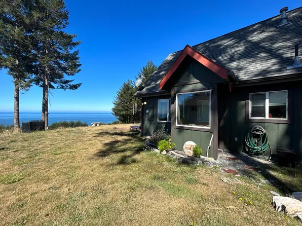 815 Upper Pacific Dr, Whitethorn, CA 95589