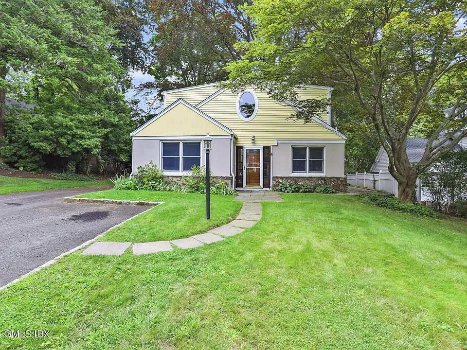6 Halsey Dr