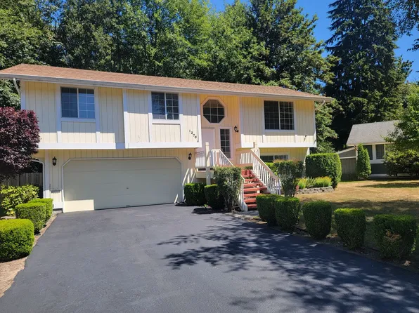1276 NE Magnum Ct, Bremerton, WA 98311