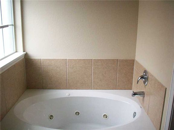 5th image of 2615 Park Ave