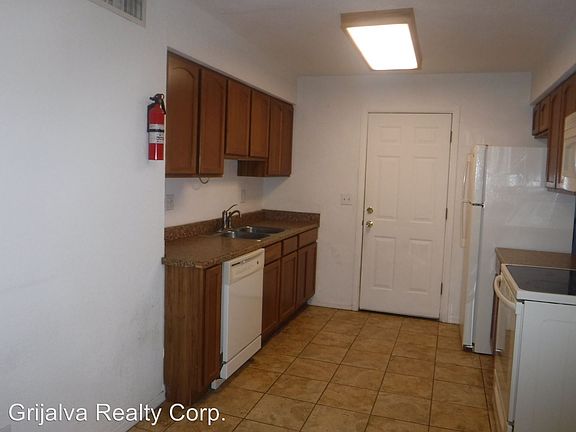 4th image of 2847 N Flanwill Blvd