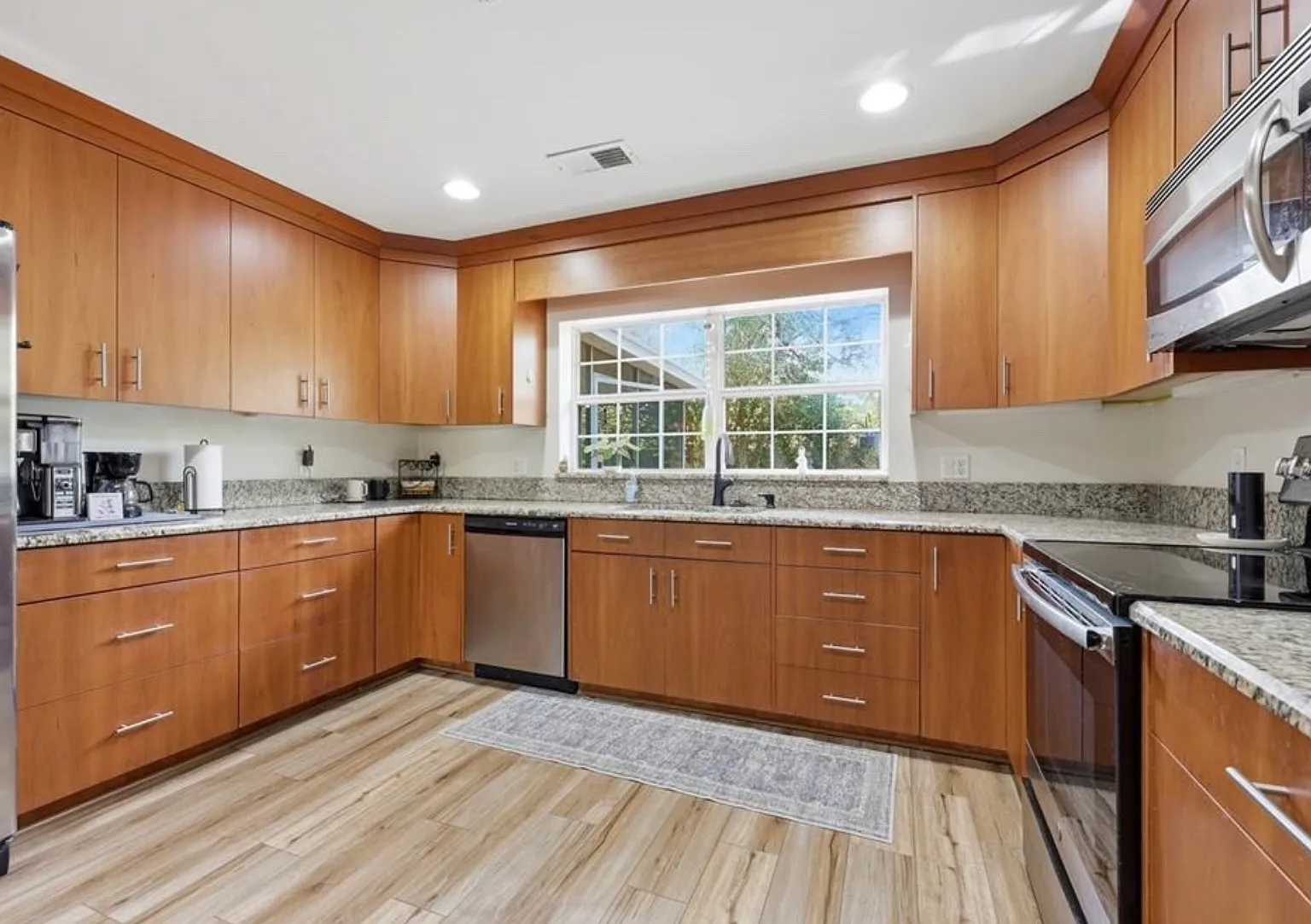 3 bed, 1482 sqft, $2,100 — Photo 2