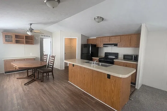 St. Clair Place — Photo 16
