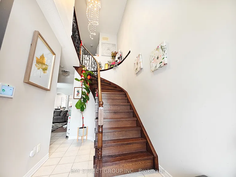 2466 Felhaber Cres — Photo 4