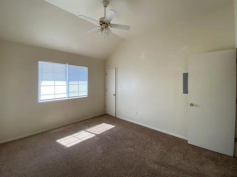 4603 Hudson Dr #B — Photo 9