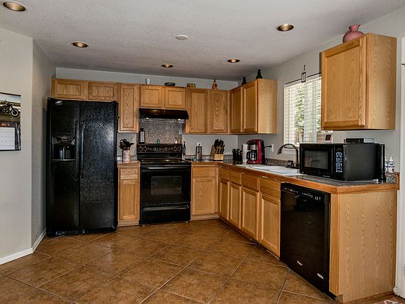 Tile floors & large pantry 