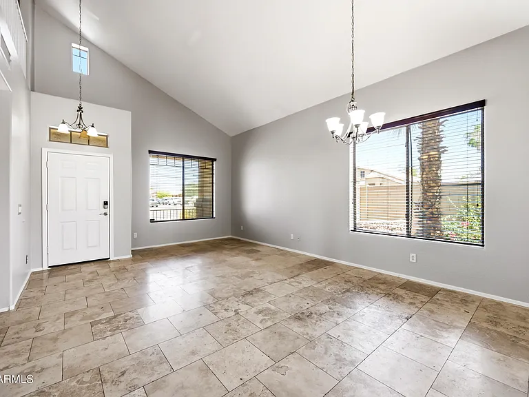 3289 E Waterman St — Photo 3