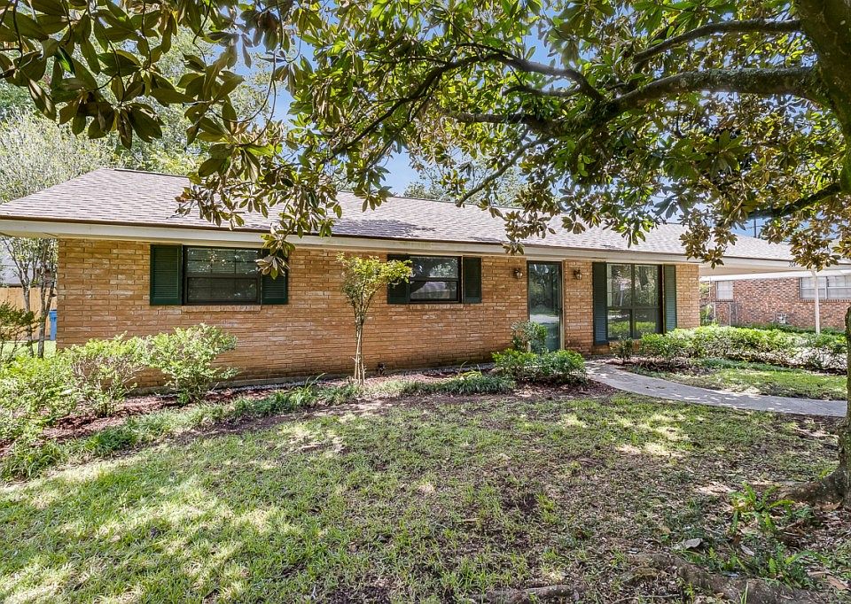 1st image of 304 Sunny Ln