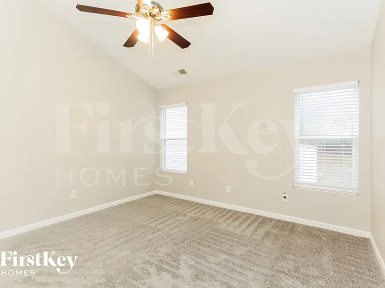 7307 Woodbourne Ln — Photo 9