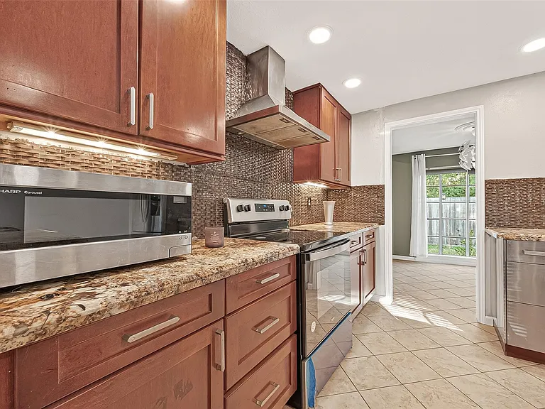 13702 Ella Lee Ln — Photo 22