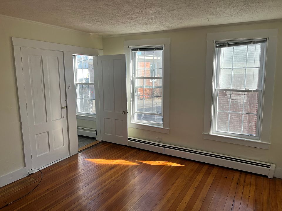 1st image of 860 Sawyer St APT 1