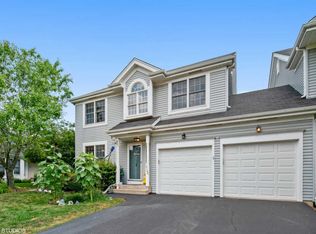 2102 Dover Ln, St Charles, IL