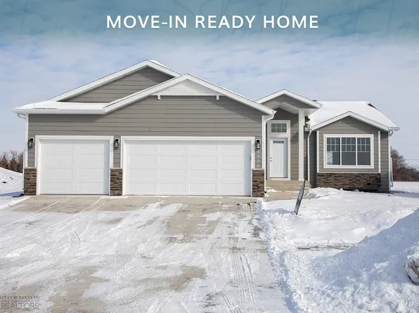 6736 14th St S, Fargo, ND 58104