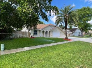 15972 E Wind Cir, Fort Lauderdale, FL 33326