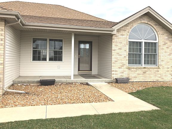 2nd image of 320 Centerpoint Dr N