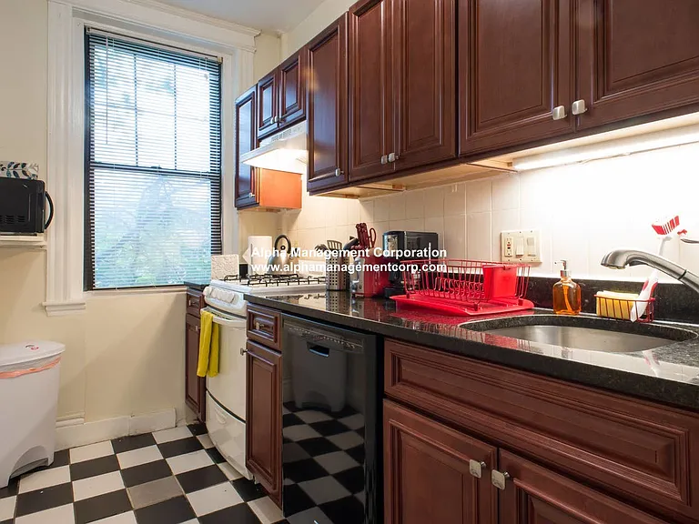 58 Queensberry St #6 — Photo 11