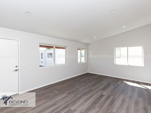 3rd image of 4435-4439 Menlo Ave #9afaf94e0