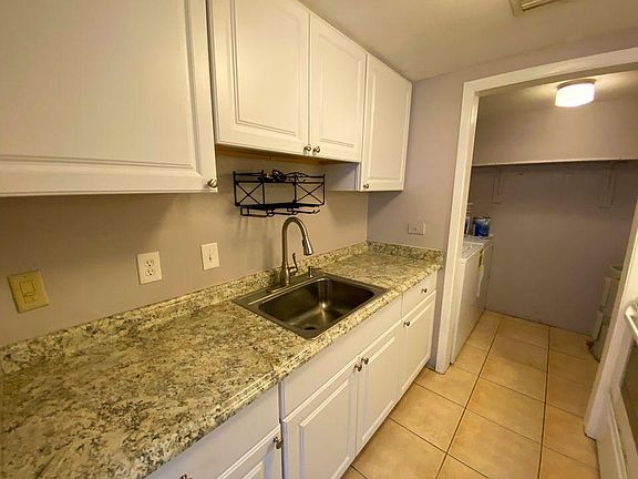 3rd image of 617 Lyndhurst St #617