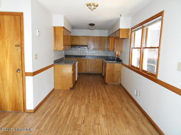 3rd image of 9209 Wildwood Ln