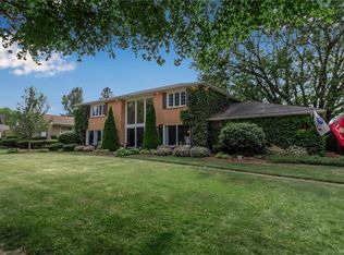 10 Four Seasons Rd W, Amherst, NY 14226