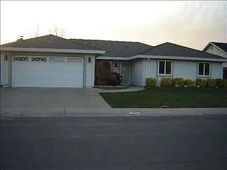1854 Greengate St photo 1