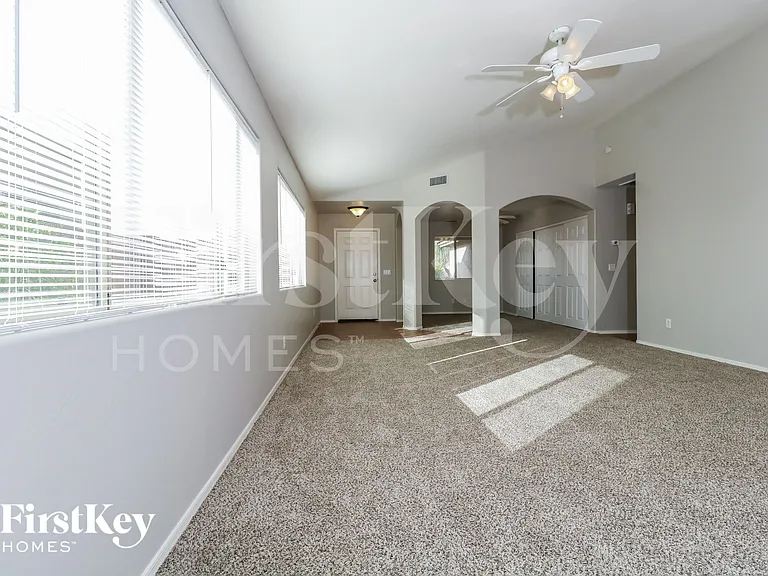 25757 W Saint Kateri Dr — Photo 4