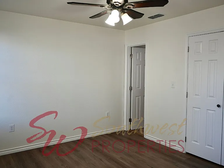 1590 N Race St — Photo 14
