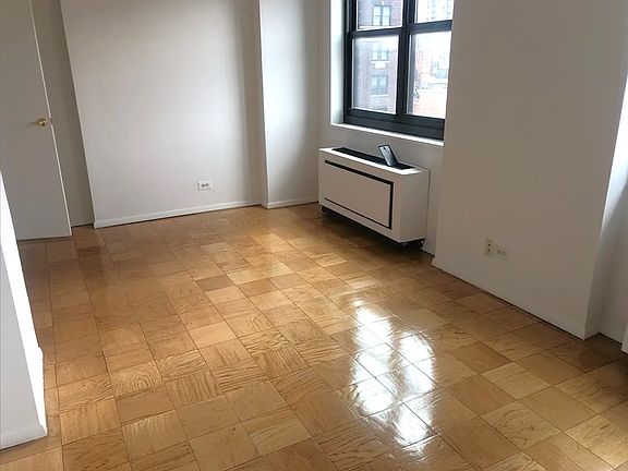 4th image of 200 E 72nd St #14AB