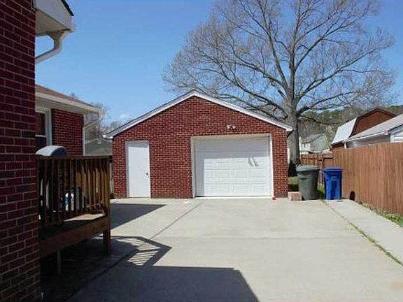 4th image of 4 Wedgewood Dr