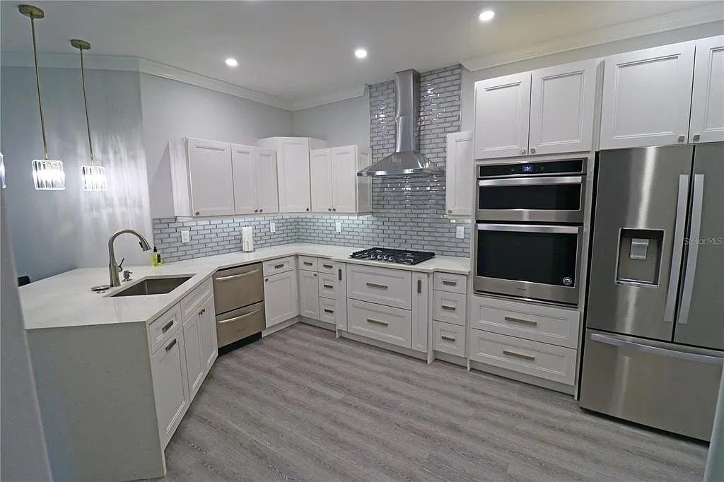 2 bed, 2.0 bath, 1670 sqft, $2,400 — Photo 2