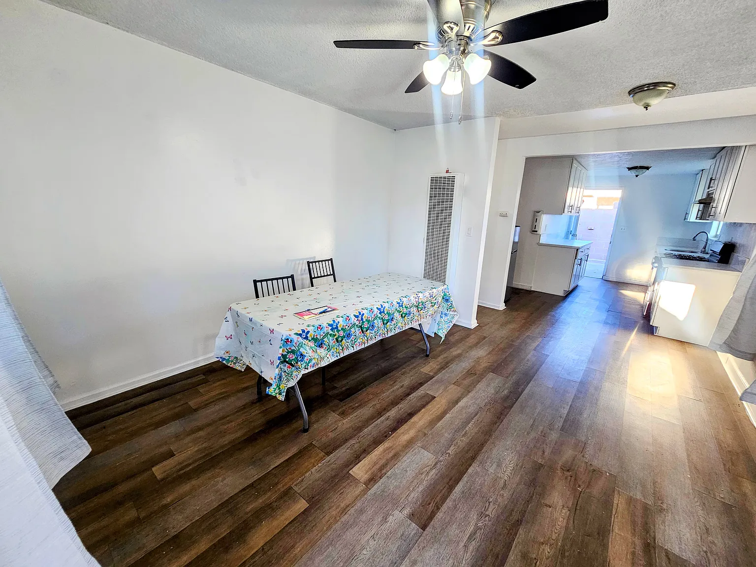 2 bed, 750 sqft, $3,200 — Photo 2