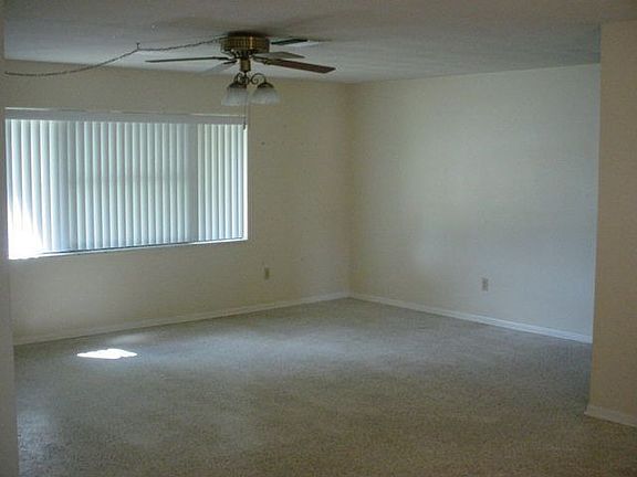 4th image of 4270 Carlysle Ave