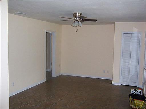 3rd image of 427 Woody Cir